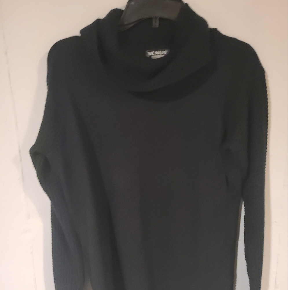 Venus brand womans black sweater size medium